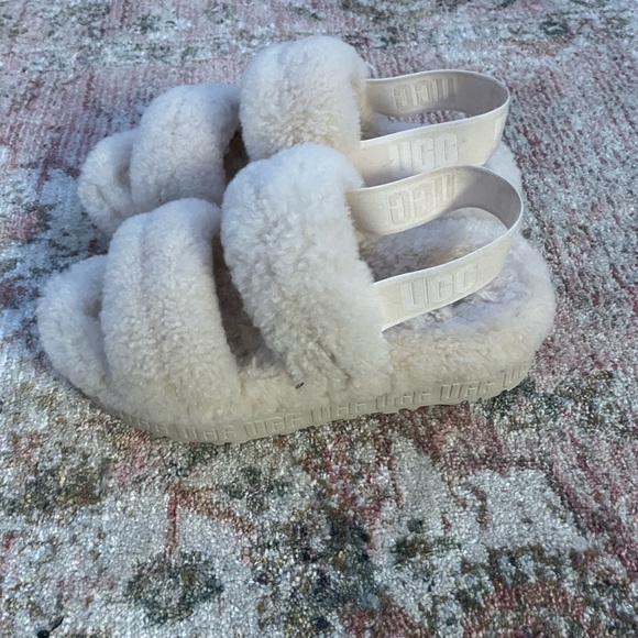 white yeah slide uggs - Picture 4 of 5